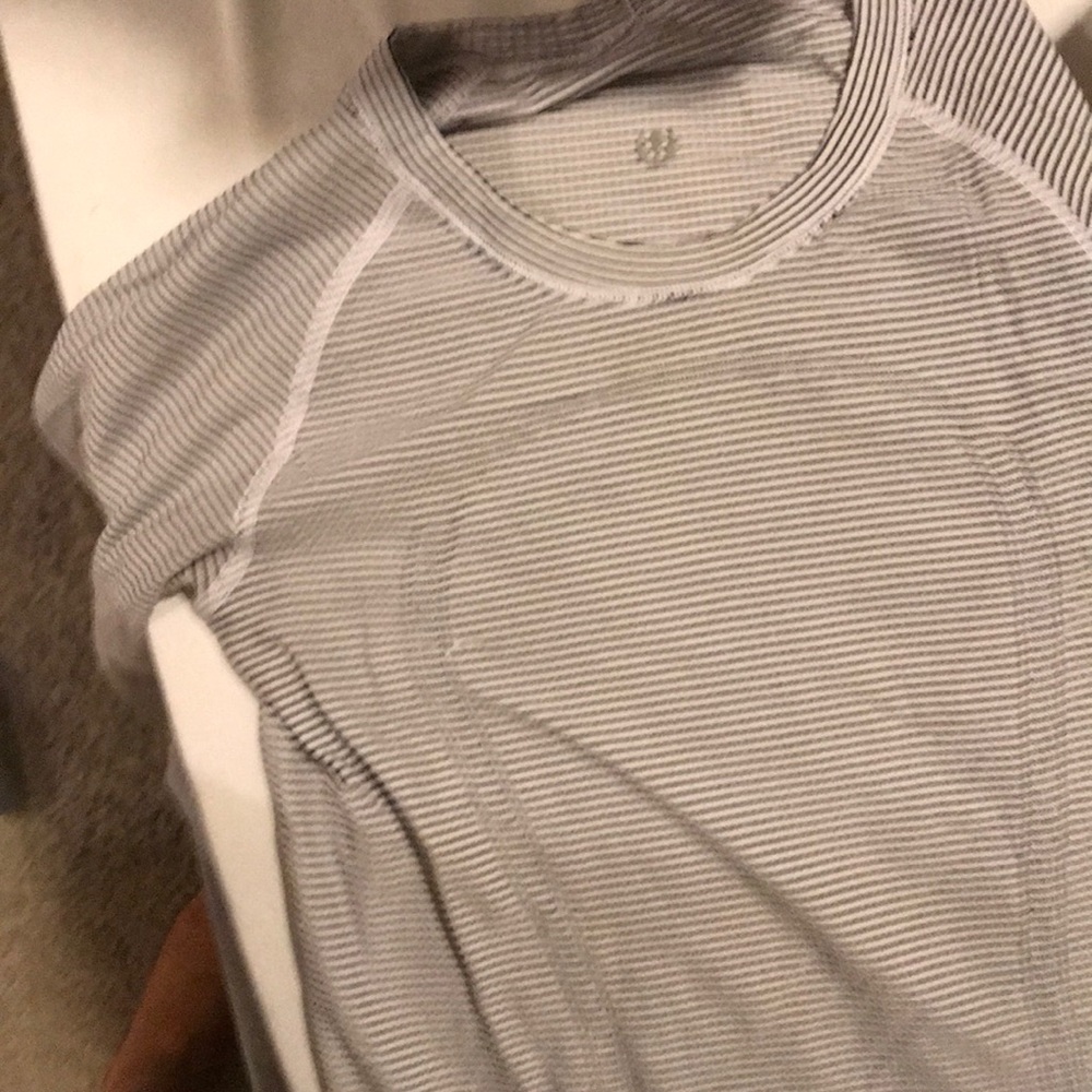 Lulu lemon long sleeve size 4